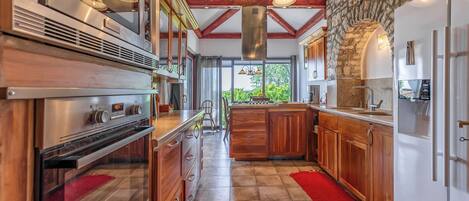 Refrigerador, microondas, horno, lavavajillas