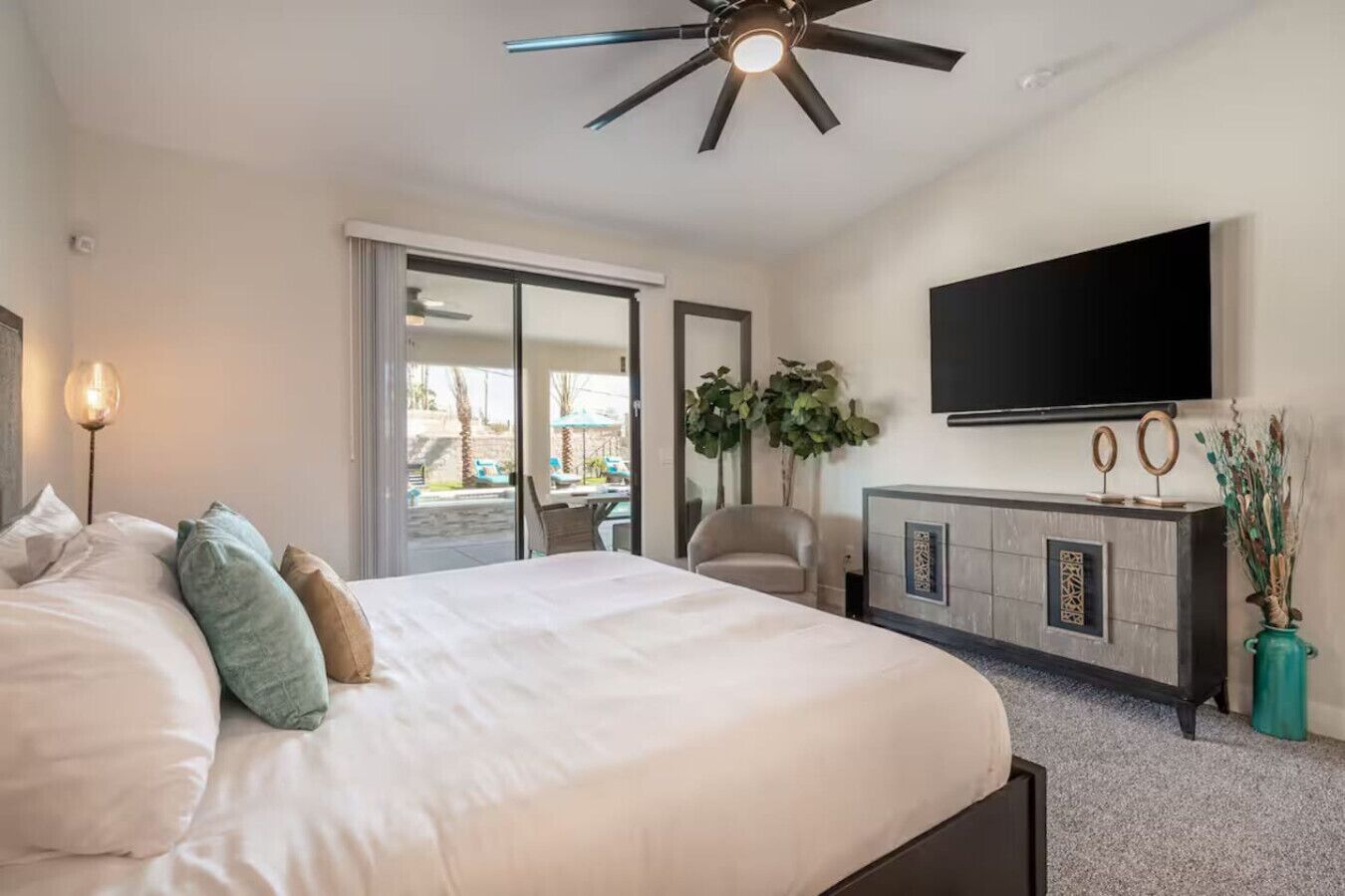 3 bedrooms, desk, iron/ironing board, travel cot