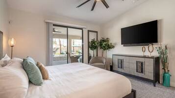 3 bedrooms, desk, iron/ironing board, travel cot