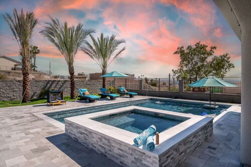 Pool+Spa, Game Room, Fire Pit, RV Grg | Sleeps 16