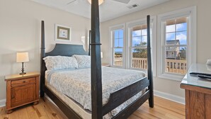 Room - "Coast to Coast" 5 Bedroom 4.5 Bath Home! (Holden Beach)