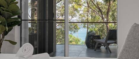 3 bedrooms, free WiFi, bed sheets, wheelchair access