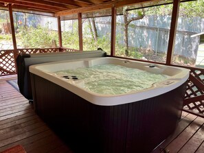 Indoor spa tub