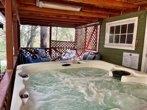 Outdoor spa tub