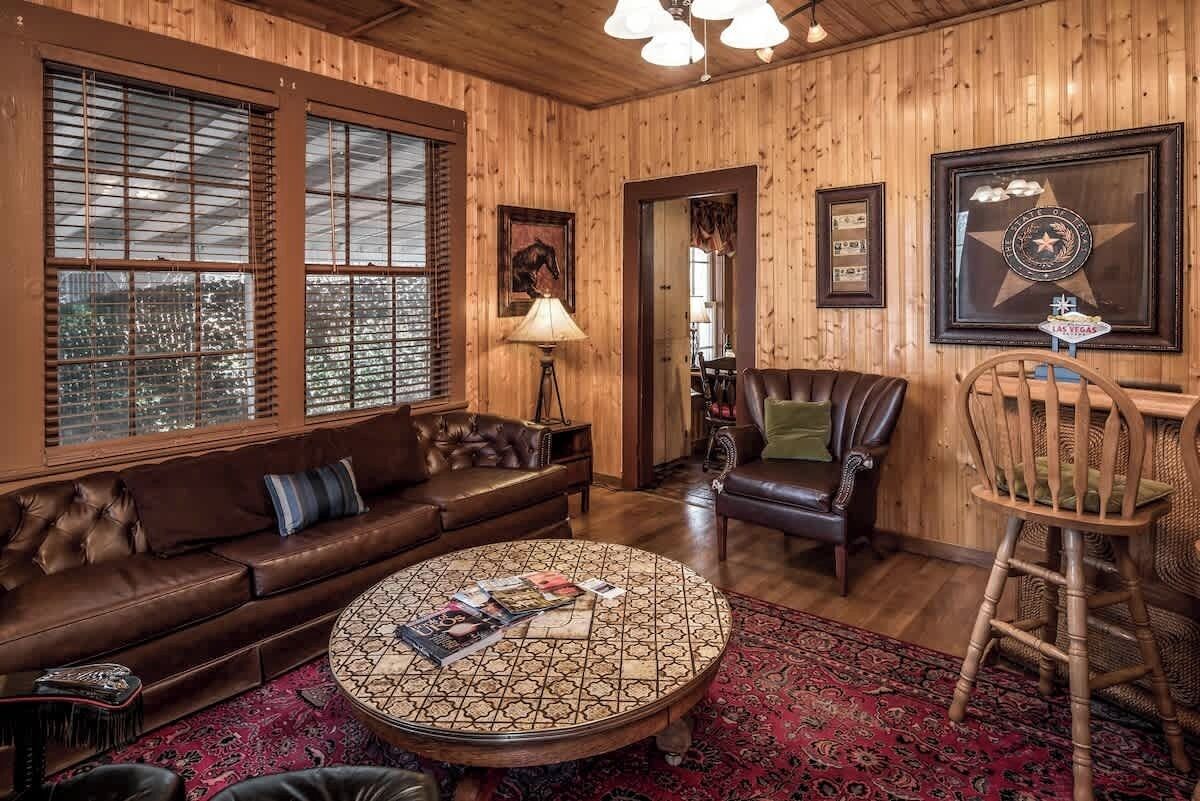 Smart TV, fireplace, DVD player