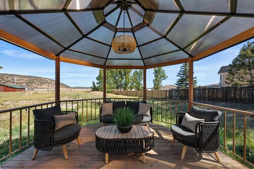 Bunny's Ranch - Sleeps 12, Private Ranch in Big Bear, Pool Table, Ping Pong, Foosball, BBQ