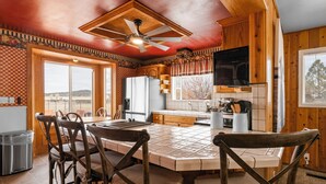 Coffee/tea maker, fridge, microwave, oven - Bunny's Ranch - Sleeps 12, Private Ranch in Big Bear, Pool Table, Ping Pong, Foosball, BBQ (Big Bear City)