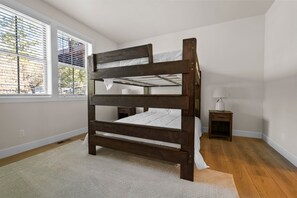 4 Schlafzimmer, Reisekinderbett, kostenloses WLAN, Bettwäsche