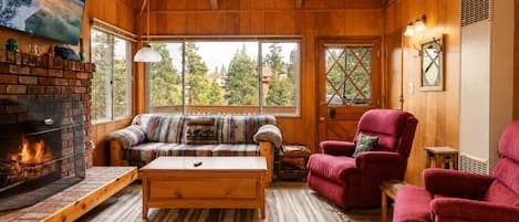 Smart TV, fireplace