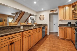 Interior - Eagle Point Retreat - Game Room, Foosball, Fireplace, Horseshoes, Deck, Barbecue (Big Bear Lake)