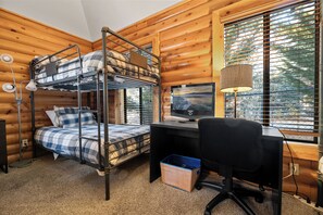 3 bedrooms, desk, free WiFi, bed sheets