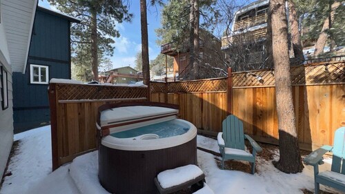 Encino Pines - Close to Slopes, Hot Tub, Fenced Yard, BBQ