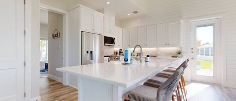 Refrigerador, microondas, horno, placa de cocina