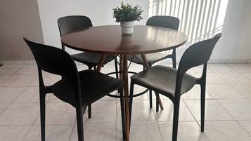 Departamento, 2 habitaciones, con acceso para personas discapacitadas | Restaurantes