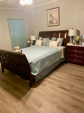 4 bedrooms, iron/ironing board, free WiFi, bed sheets - Spacious 4-bedroom house in welcoming Jacksonville with AC, WiFi (Jacksonville)