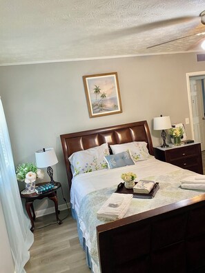 4 bedrooms, iron/ironing board, free WiFi, bed sheets - Spacious 4-bedroom house in welcoming Jacksonville with AC, WiFi (Jacksonville)