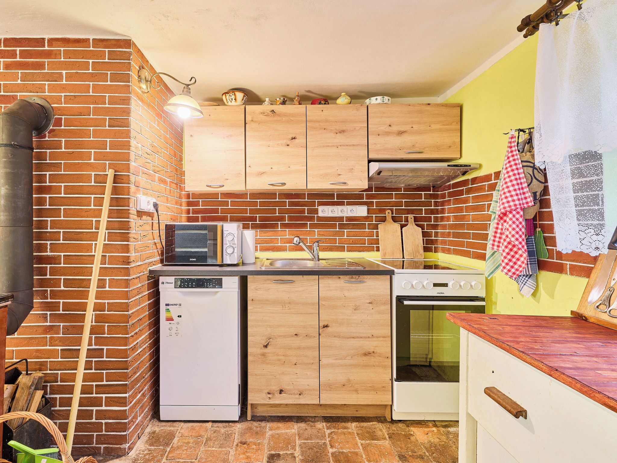 Kühlschrank, Mikrowelle, Ofen, Geschirrspüler