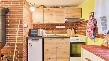 Kühlschrank, Mikrowelle, Ofen, Geschirrspüler