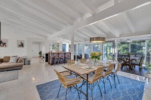 Dining - Waterfront / Steps to Beach / Heated Pool / Casablanca Key / Residence (Fort Lauderdale)