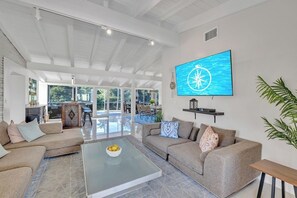 Smart TV, books - Waterfront / Steps to Beach / Heated Pool / Casablanca Key / Residence (Fort Lauderdale)