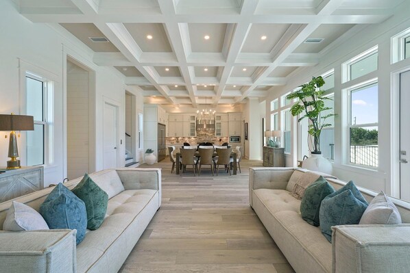 Smart TV - The Derby at the Beach - Pet Friendly Luxury Vacation House with Private Pool & Rooftop Deck (Santa Rosa Beach)