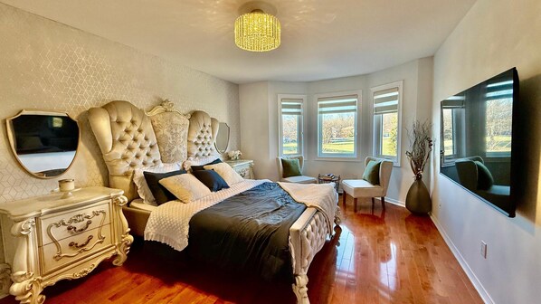 4 bedrooms, desk, iron/ironing board, free WiFi