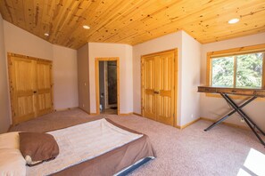 4 habitaciones, escritorio, wifi y ropa de cama 