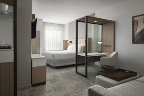 Desk, laptop workspace, iron/ironing board, free cribs/infant beds - Springhill Suites By Marriott Troy Dayton (Troy)