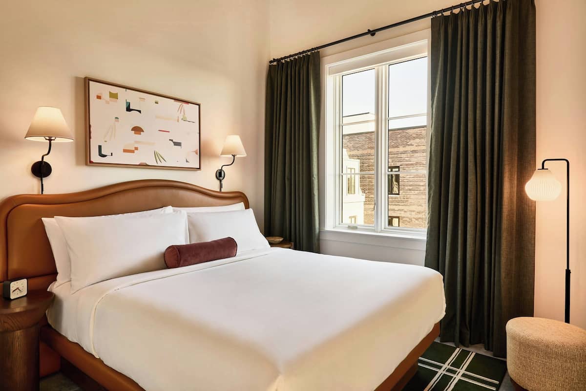 1 bedroom, premium bedding, pillow-top beds, desk