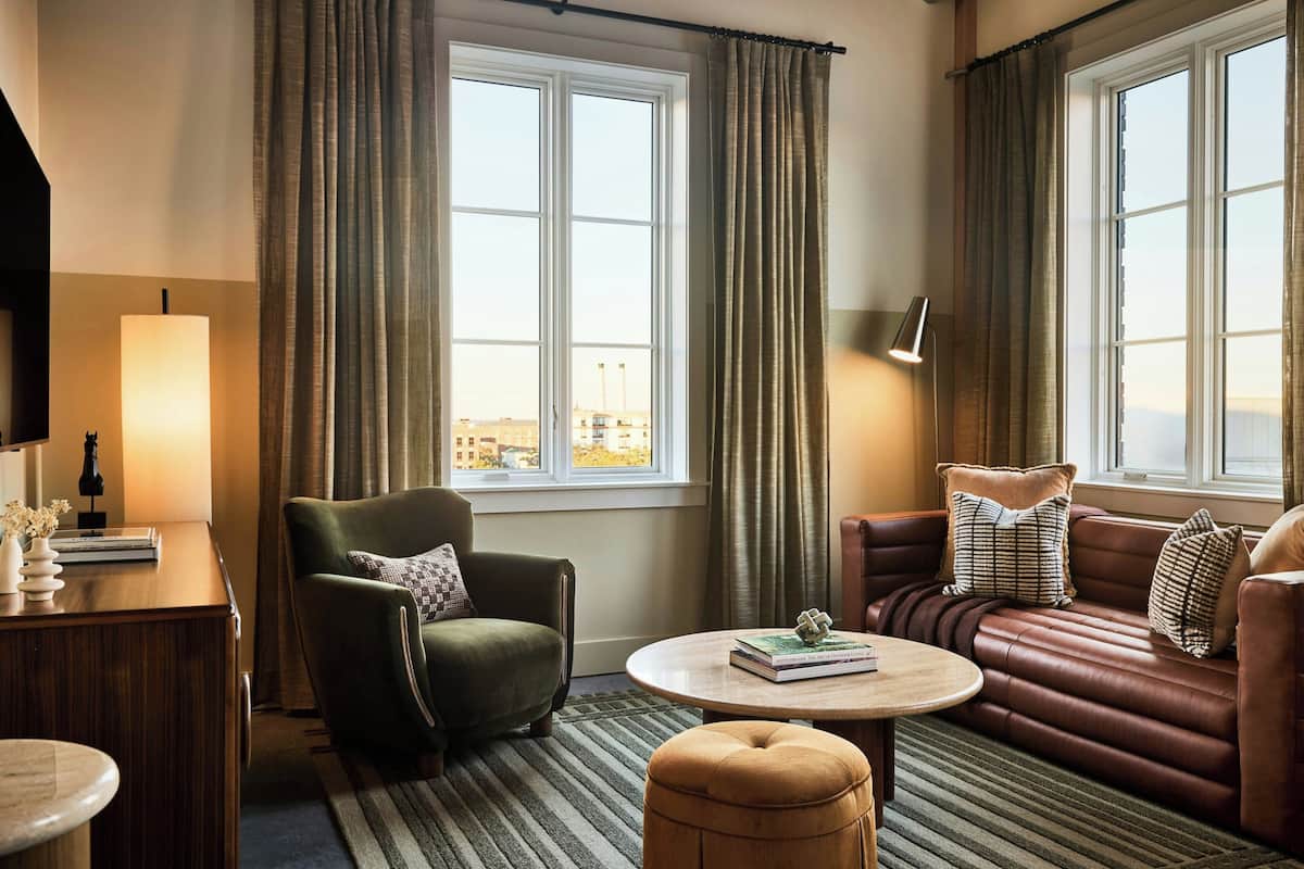1 bedroom, premium bedding, pillow-top beds, desk
