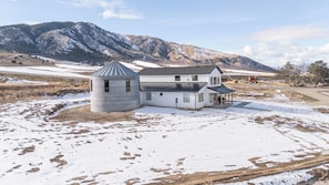 Exterior - New barndominium with a theater room, AC, large gourmet kitchen with views (Lava Hot Springs)