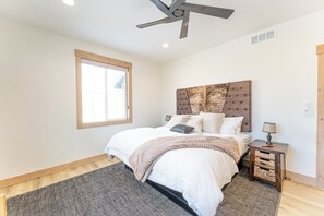 4 bedrooms, travel cot, WiFi, bed sheets