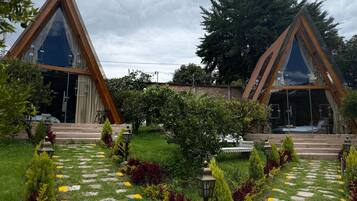 Vista frontal de la propiedad