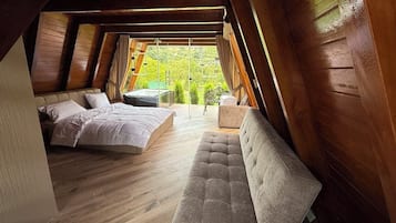 Luxury Cabin, Courtyard View | 1 bedroom, in-room safe, individually decorated, individually furnished