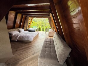 Luxury Cabin, Courtyard View