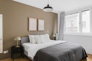 1 bedroom, iron/ironing board, WiFi, bed sheets - Blueground | Mariahilf, elevator, nr Naschmarkt (Vienna)