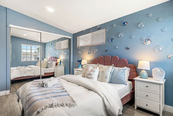 4 bedrooms, travel cot, free WiFi, bed sheets