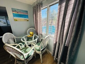 Dining - Downtown Dunedin Main Street Retreat (Dunedin)