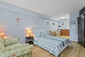 5 bedrooms, iron/ironing board, WiFi, bed sheets