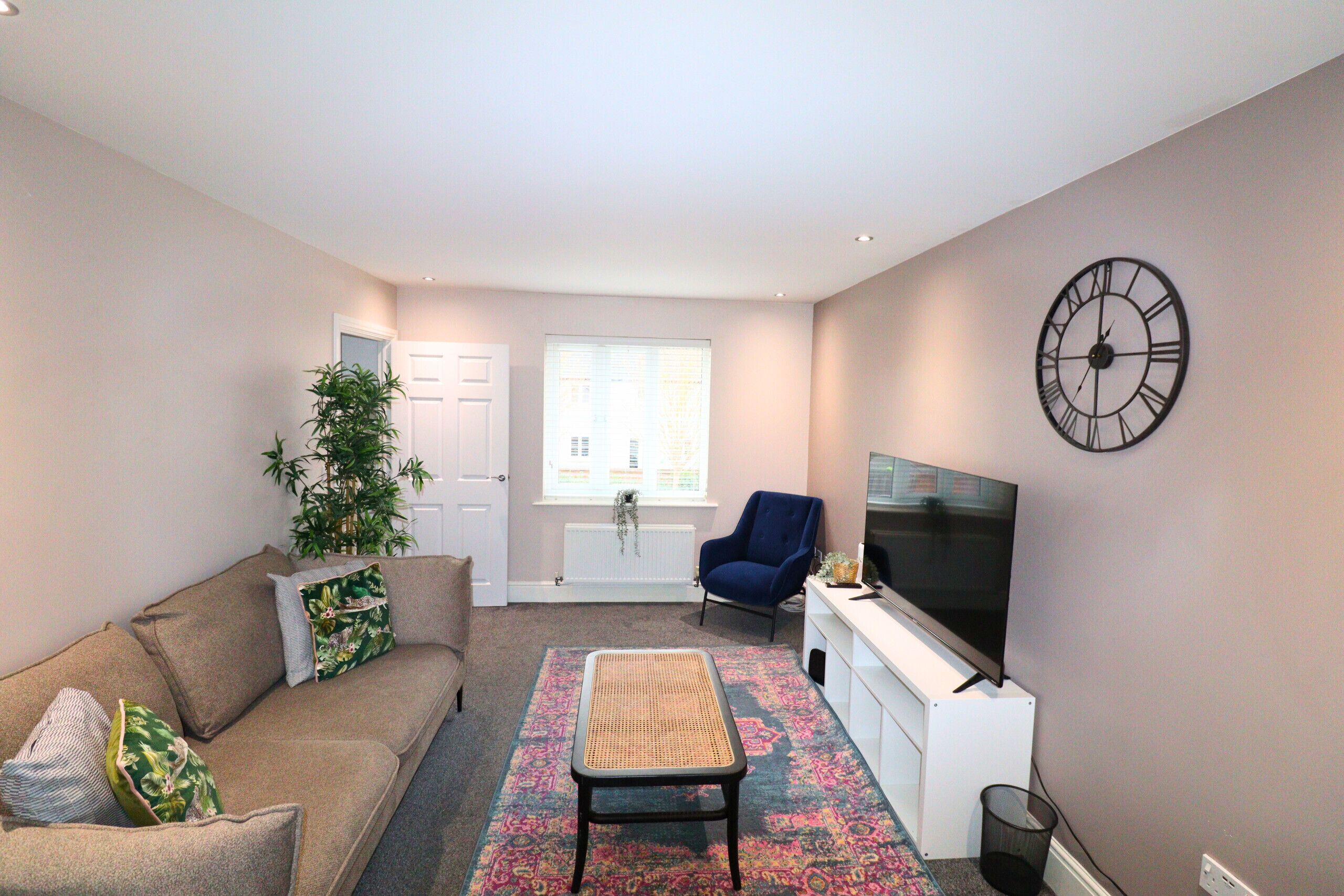 Private Parking - Two Bedroom Home Andover - Andover