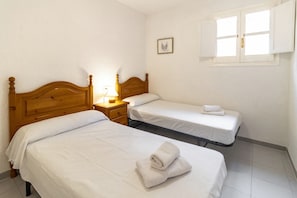 2 bedrooms, iron/ironing board, free WiFi, bed sheets