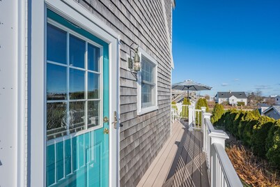 Relaxing Town Neck Home Near Beach