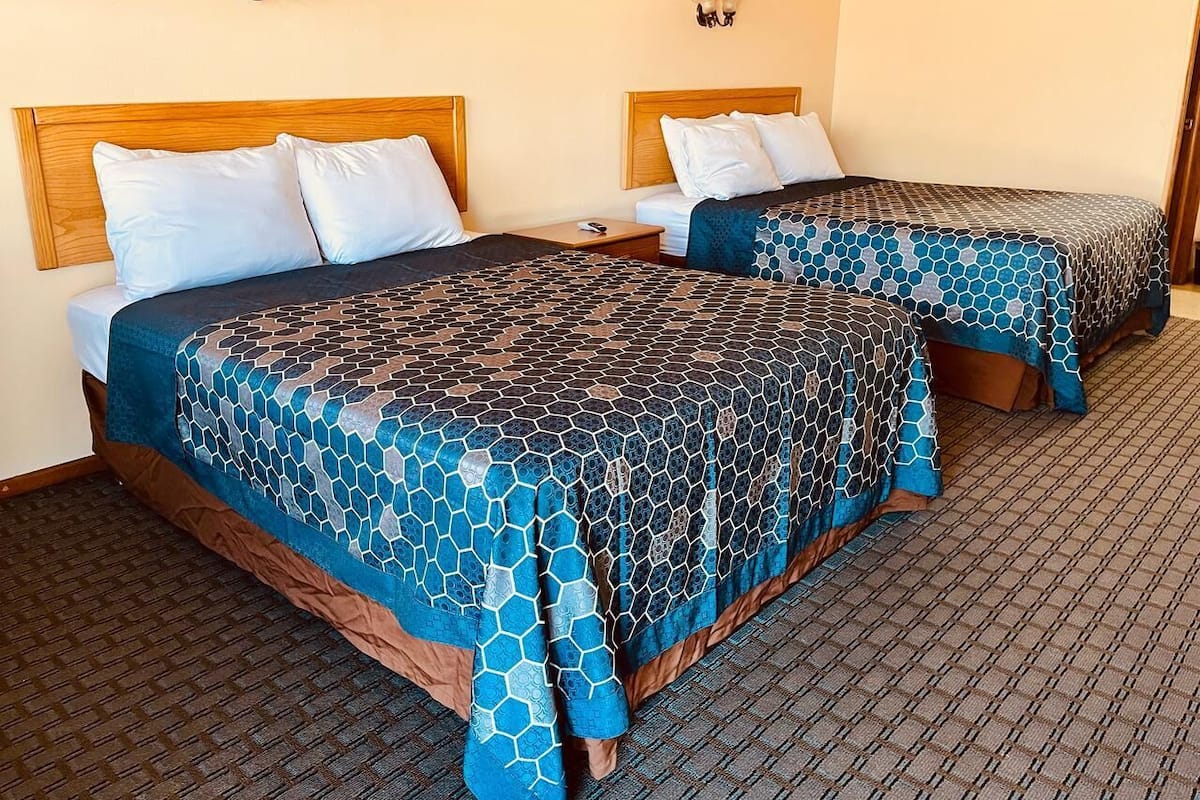 Room, 2 Queen Beds, Non Smoking | WiFi (free)