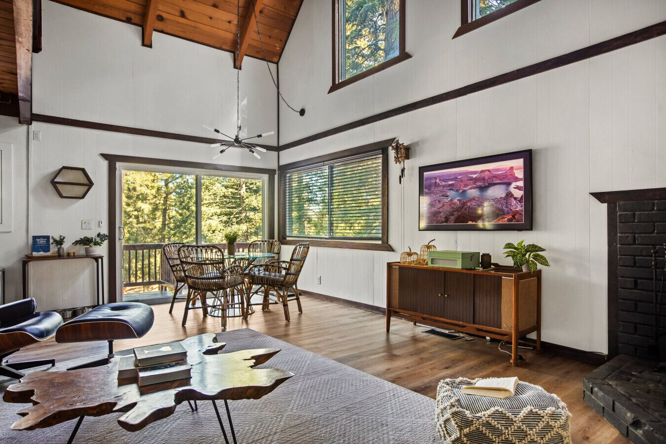 Télévision, cheminée