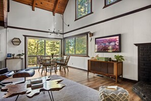 Télévision, cheminée