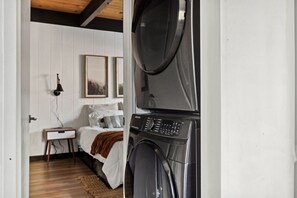 2 slaapkamers, een bureau, reisbedje, gratis wifi