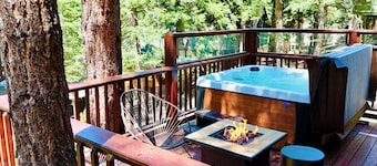 TreeLicious | Jacuzzi, Cozy Chalet close to Slopes
