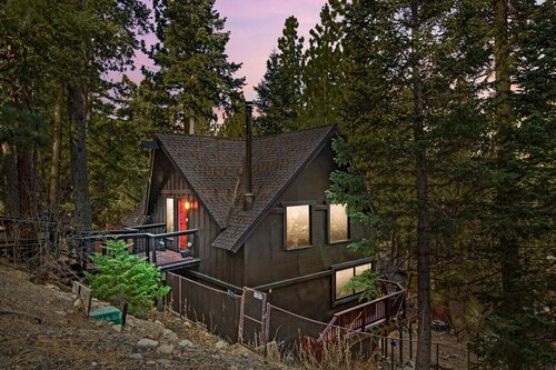 TreeLicious | Jacuzzi, Cozy Chalet close to Slopes