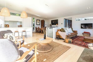 Televisión, oficina