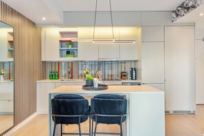 Business Suite, City View | Private kitchen - Mövenpick Suites - Downtown Toronto (Toronto)